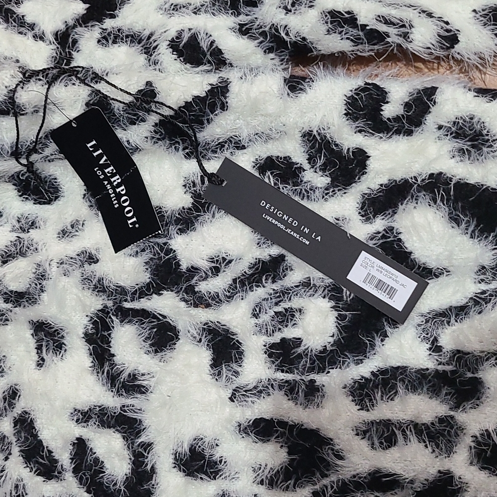 Soft Liverpool Eyelash Sweater Leopard Print White and Black - Size Large Women